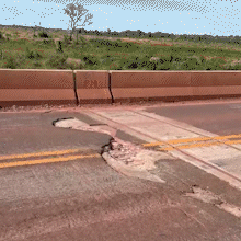 Defesa Civil alerta motoristas sobre vergalh&otilde;es expostos na ponte da BR-262