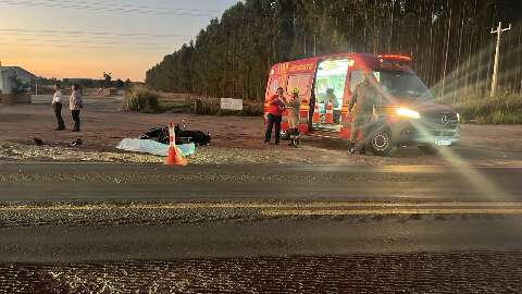 Motociclista morre ao colidir com &ocirc;nibus na BR-262