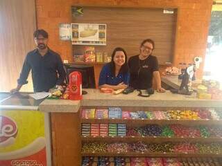 Simone chutou o azar e fez padaria dar certo na frente de cemit&eacute;rio