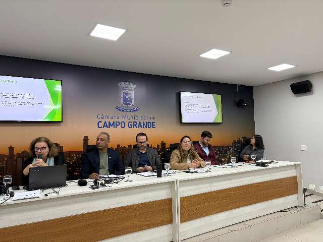 Especialista defende corredores exclusivos e menos estacionamentos 