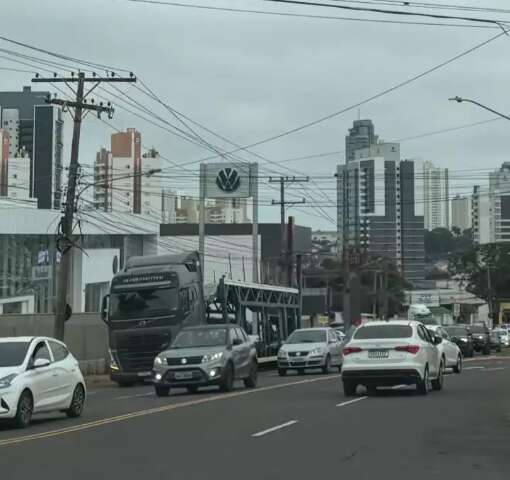Apesar de medida contra o caos, caminh&otilde;es seguem tumultuando a Joaquim Murtinho