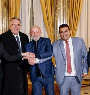 Lula recebe prefeitos de MS na Argentina e destrava US$ 16 milh&otilde;es para obras