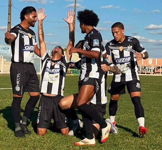 Com sa&iacute;das de jogadores, Oper&aacute;rio tem jogo com cara de final em Minas