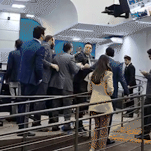 Vereador &eacute; contido por colegas em plen&aacute;rio ap&oacute;s discuss&atilde;o com manifestante