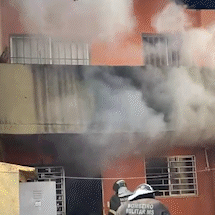 Curto-circuito em extens&atilde;o de celular provoca inc&ecirc;ndio em apartamento