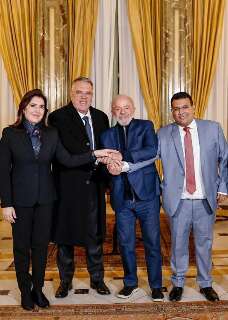 Lula recebe prefeitos de MS na Argentina e destrava US$ 16 milh&otilde;es para obras