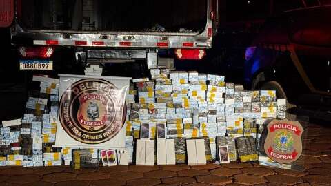 PF apreende mil celulares contrabandeados em fundo falso de caminh&atilde;o frigor&iacute;fico