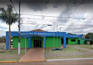 Eleitor recebe R$ 70 enrolado em santinho e registra denúncia em delegacia Eleitor recebe R$ 70 enrolado em santinho e registra denúncia em delegacia