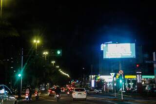 Prefeitura faz pente-fino após painéis virarem briga e poluição visual avançar Prefeitura faz pente-fino após painéis virarem briga e poluição visual avançar