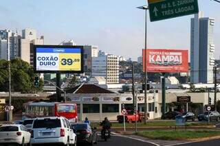 Prefeitura faz pente-fino ap&oacute;s pain&eacute;is virarem briga e polui&ccedil;&atilde;o visual avan&ccedil;ar 