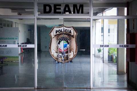 Mulher sofre queimaduras ap&oacute;s marido jogar banha quente em suas pernas