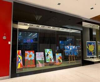 Alunos da Apae estreiam exposi&ccedil;&atilde;o de arte em shopping