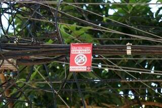 Ser&aacute; que funciona? placas avisam ladr&atilde;o que fio n&atilde;o &eacute; de cobre