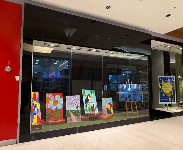 Alunos da Apae estreiam exposi&ccedil;&atilde;o de arte em shopping