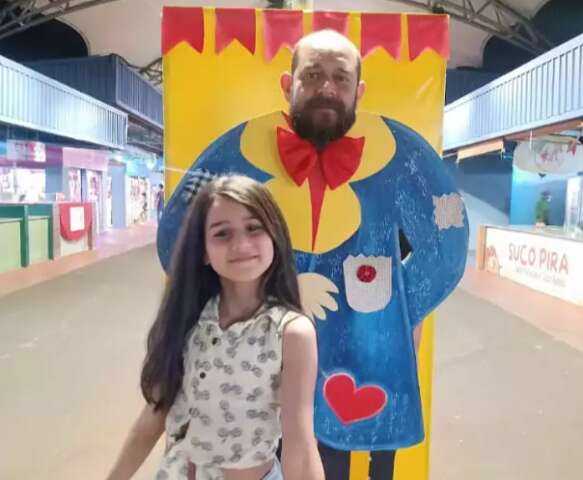 Ap&oacute;s a partida do pai, surpresa dos amigos ajudou Isabella voltar a sorrir