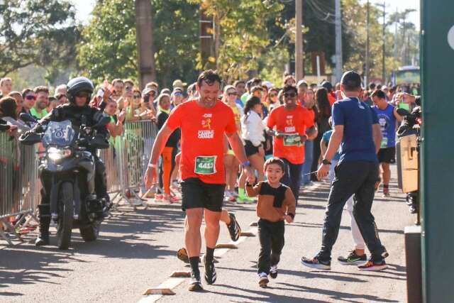 Para corredores, companhia dos filhos &eacute; incentivo para completar os 42 km