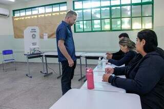 Em clima de des&acirc;nimo, eleitores votam para escolher prefeito de Bandeirantes