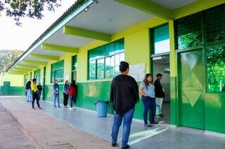 Em clima de desânimo, eleitores votam para escolher prefeito de Bandeirantes Em clima de desânimo, eleitores votam para escolher prefeito de Bandeirantes