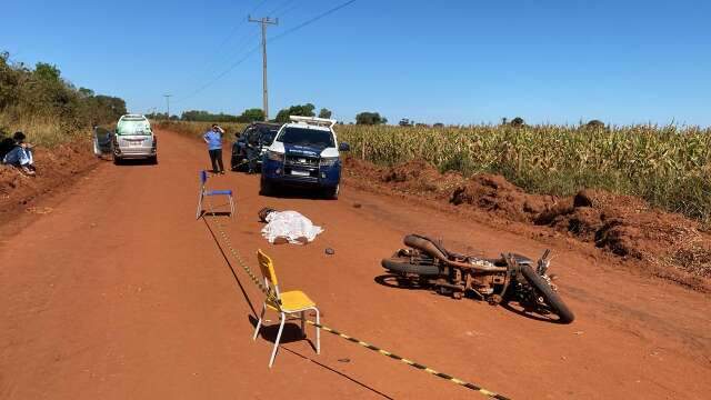Motociclista cai sozinho e morre em estrada perto de assentamento