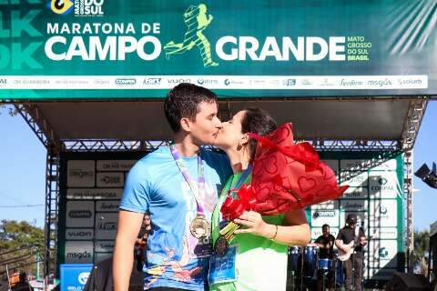 Ap&oacute;s 8 meses de namoro, pedido de casamento veio na Maratona de CG