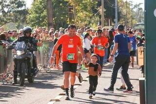 Para corredores, companhia dos filhos &eacute; incentivo para completar os 42 km