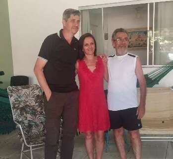 Jos&eacute; teve de esperar 30 anos, mas abra&ccedil;ou novamente a irm&atilde;