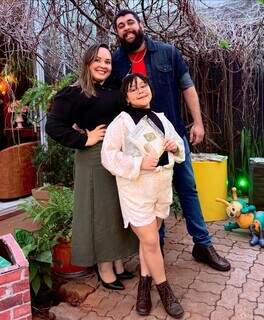 De anivers&aacute;rio, pais transformam as li&ccedil;&otilde;es com filha autista em livro