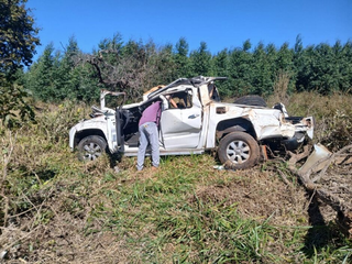 Jovem de 21 anos morre ao capotar picape na BR-060