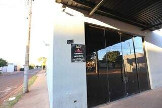 &ldquo;Virou um inferno&rdquo;: moradores reclamam de tabacaria onde rapaz foi executado