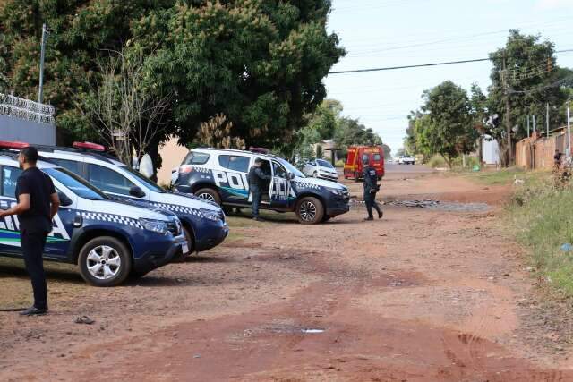 Com extensa ficha criminal, homem leva quatro tiros em via p&uacute;blica