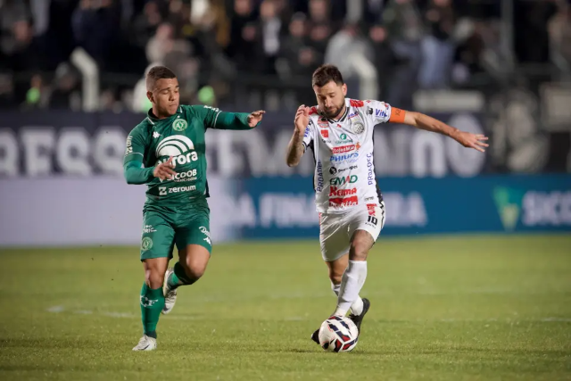Segunda divis&atilde;o tem virada e cl&aacute;ssico mineiro com gol de cabe&ccedil;a