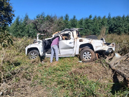 Jovem de 21 anos morre ao capotar picape na BR-060