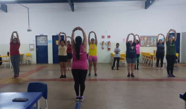 Exerc&iacute;cio que come&ccedil;ou na varanda fez turma diminuir at&eacute; os rem&eacute;dios