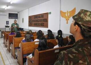 Em busca do &quot;sonho militar&quot;, 586 mulheres passam por avalia&ccedil;&atilde;o f&iacute;sica