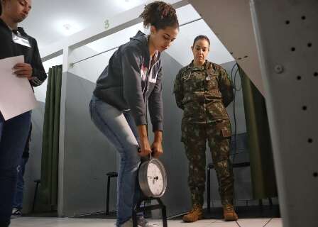 Em busca do &quot;sonho militar&quot;, 586 mulheres passam por avalia&ccedil;&atilde;o f&iacute;sica e m&eacute;dica