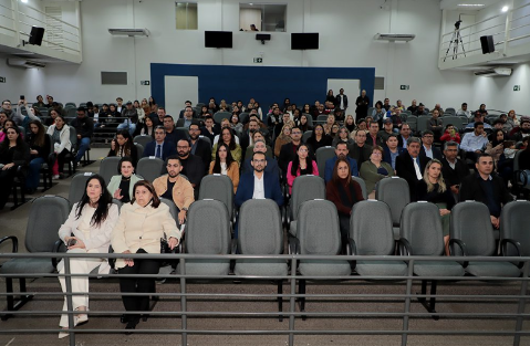 O Legislativo deve gastar dinheiro com homenagens e entregas de pr&ecirc;mios?
