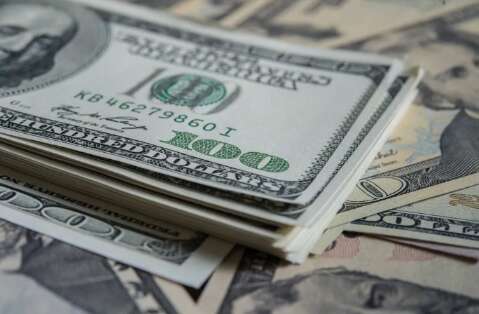 D&oacute;lar dispara a R$ 5,50 com amea&ccedil;a de Trump de tarifas contra o Brasil