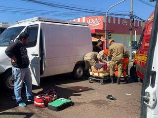 Motorista de minivan &eacute; reanimado por bombeiros ap&oacute;s acidente 