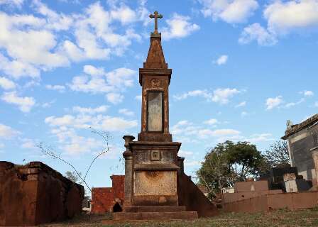 Projeto mostra que cemit&eacute;rio n&atilde;o &eacute; s&oacute; morte, mas lugar de mem&oacute;ria
