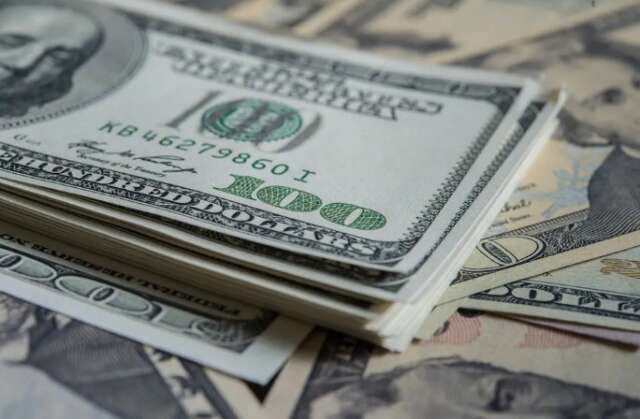 D&oacute;lar dispara a R$ 5,50 com amea&ccedil;a de Trump de tarifas contra o Brasil