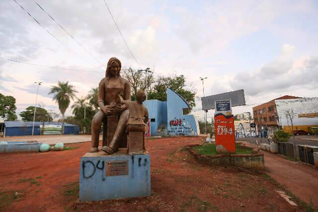 CDL entra na briga por obra e prefeitura promete edital da Pra&ccedil;a dos Imigrantes