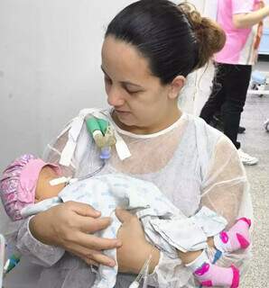 &quot;S&oacute; peguei minha filha 2 vezes&quot;: diz m&atilde;e ap&oacute;s beb&ecirc; morrer em cirurgia