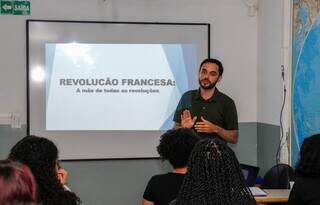 Com apoio do MEC, cursinho popular ajuda jovens a ingressar na faculdade Com apoio do MEC, cursinho popular ajuda jovens a ingressar na faculdade