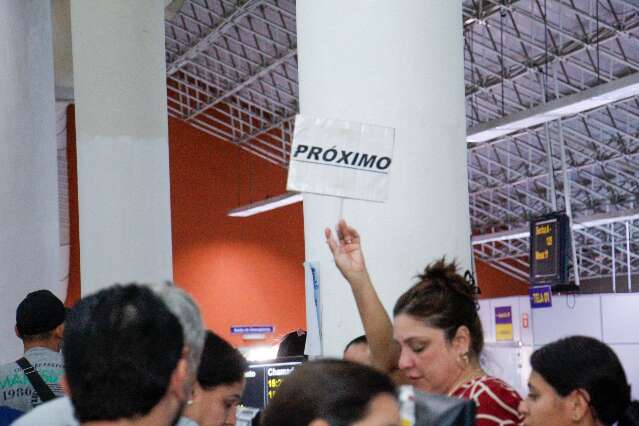 Penúltimo dia do Refis tem fila, desistência e correria para pagar dívidas
