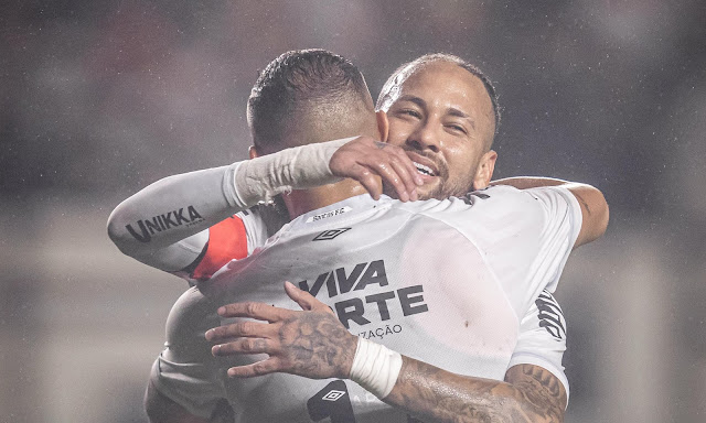 Neymar marca, d&aacute; assist&ecirc;ncia e Santos vence Desportiva em amistoso