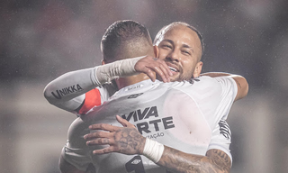 Neymar marca, d&aacute; assist&ecirc;ncia e Santos vence Desportiva em amistoso