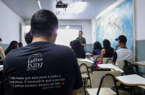 Com apoio do MEC, cursinho popular ajuda jovens a ingressar na faculdade