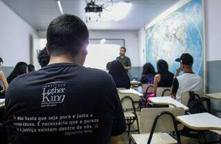 Com apoio do MEC, cursinho popular ajuda jovens a ingressar na faculdade