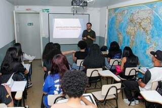 Com apoio do MEC, cursinho popular ajuda jovens a ingressar na faculdade Com apoio do MEC, cursinho popular ajuda jovens a ingressar na faculdade
