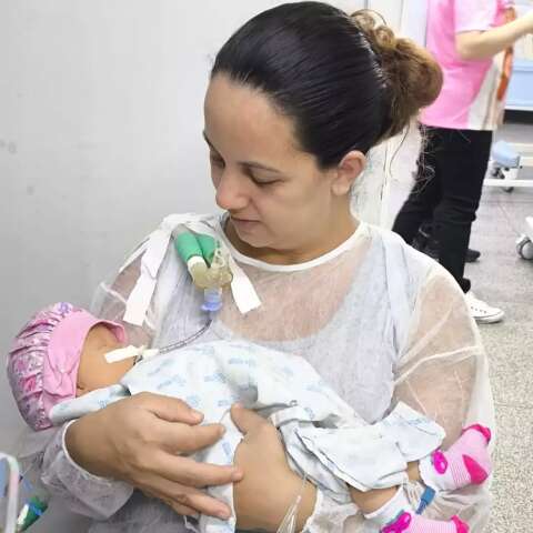 &quot;S&oacute; peguei minha filha 2 vezes&quot;: diz m&atilde;e ap&oacute;s beb&ecirc; morrer em cirurgia